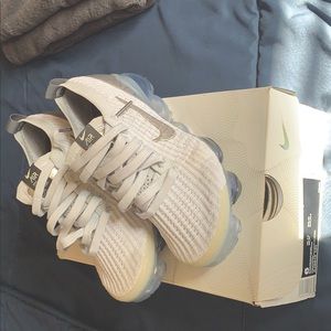Woman White Vapormax